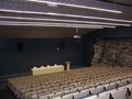 W budynku głównym w części podziemnej znajduje się częściowo wykuta w skałach podłoża sala konferencyjna na 260 miejsc z pełnym wyposażeniem audiowizualnym i akustyczną izolacją ścian. Fot. Jerzy Giżejewski