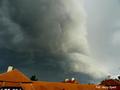 Fot. 6. Okolice Wałbrzycha. Kolejne etapy przesuwania się chmury cumulonimbus arcus rano (godz. 8:27 – 8:29) 22 sierpnia 2012 r.