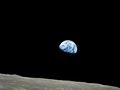 Wschód Ziemi widziany z Księżyca. Zdjęcie zrobione 24 grudnia 1968 roku w czasie misji Apollo 8  (fot. NASA)