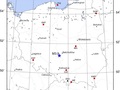 Rys. 1. Przybliżona lokalizacja ogniska wstrząsu (niebieska gwiazdka) oraz lokalizacje stacji sejsmologicznych PLSN (czerwone kwadraty), czarnym trójkątem i roboczym kodem EDU zaznaczono stację edukacyjną w Morawczynie. Pozostałe trzyliterowe skróty to oficjalne kody stacji PLSN: BEL – Belsk, GKP – Górka Klasztorna, KSP – Książ, KWP – Kalwaria Pacławska, NIE – Niedzica, OJC – Ojców, PHL – Hel, SUW – Suwałki.
