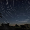 Fot. 1: Ruch gwiazd wokół bieguna niebieskiego, fot. Carl Jones, źródło: www.flickr.com
