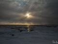 Kwietniowe Słońce. Na horyzoncie – Morze Grenlandzkie. Fot. Piotr Andryszczak